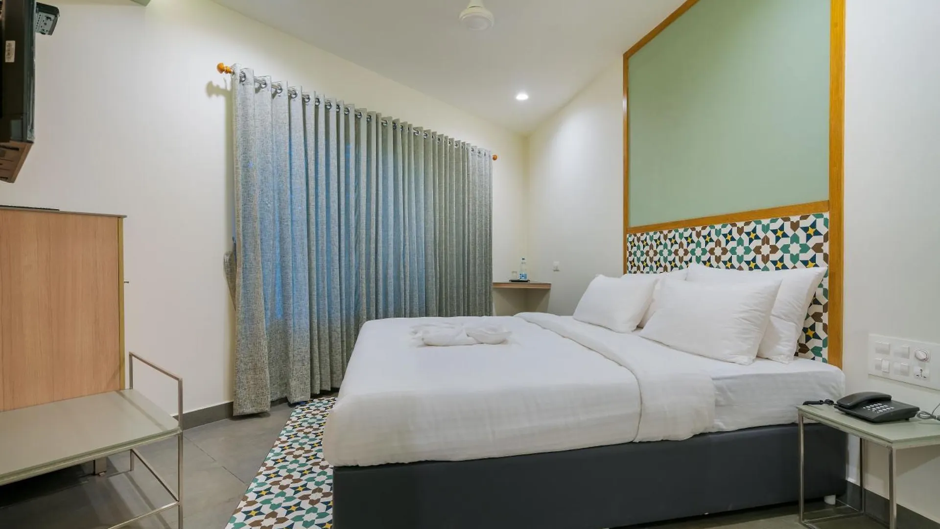 ***  Aryaas Regent Hotel Kochi India